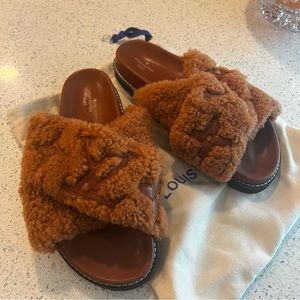 Fuzzy slip on fashion shoes